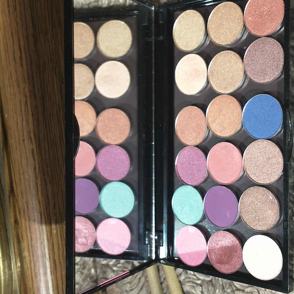 Makeup Geek Eyeshadow pallet